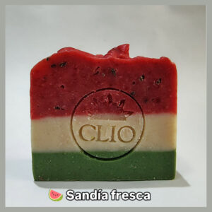 Jabón artesanal natural Clio de sandía fresca, elaborado en Colombia para hidratar y revitalizar la piel con ingredientes ecológicos.